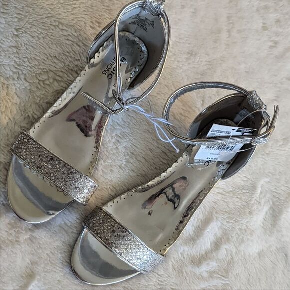 Basic Editions Other - 2X1 Basic Editions Youth Silver Sandals Size 1.